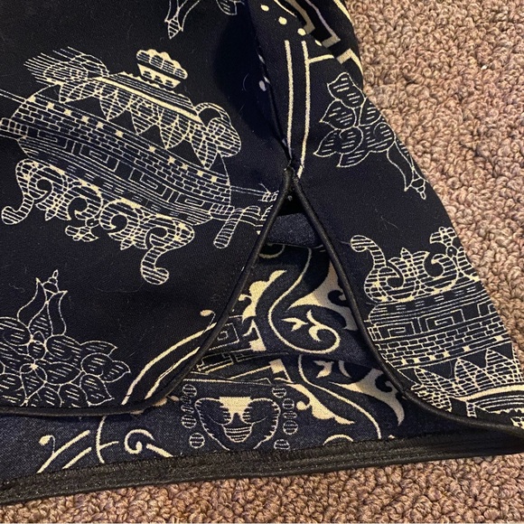 Vintage 90’s navy Asian print 3/4 sleeve blouse with frog ties down the front - Picture 8 of 9